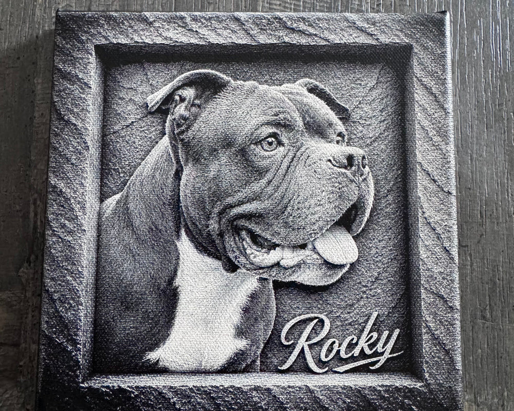 Portrait de chien Rocky gravé au laser avec prénom – cadeau unique personnalisé fabriqué en France